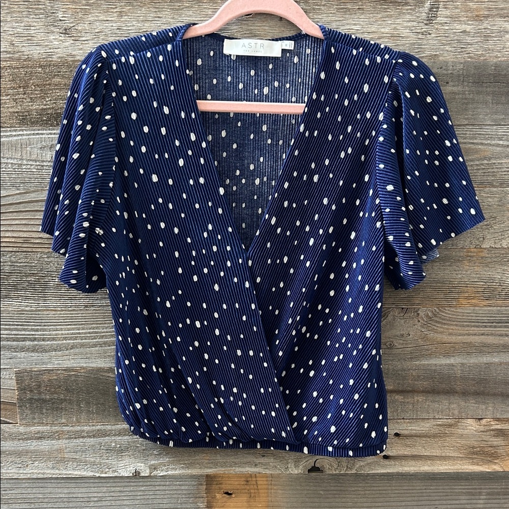 Astr The Label Navy Polka Dot Accordion Top Size Medium